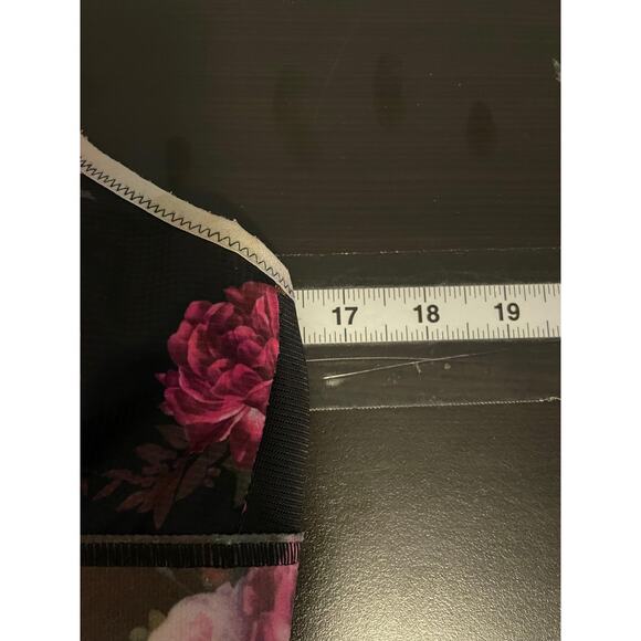 Shefit Sports Bra Womens Medium Black Floral Zip Front High Impact Adjustable - Picture 4 of 6